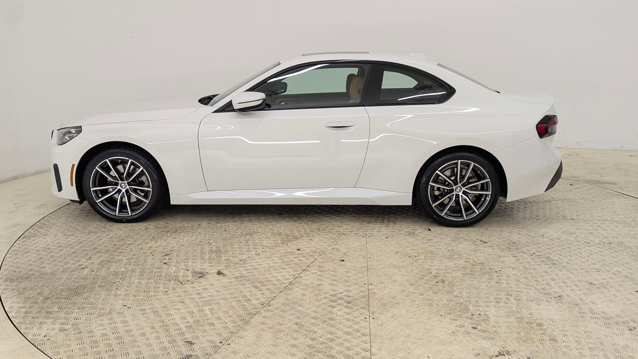 Used 2023 BMW 230i xDrive Coupe video 2