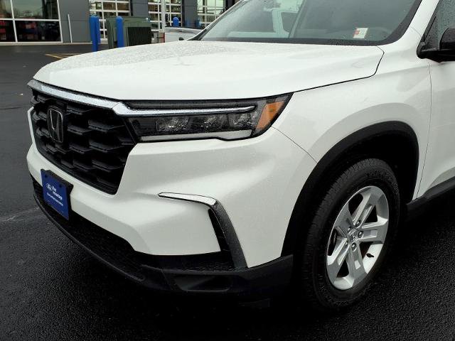 Used 2023 Honda Pilot LX image 9