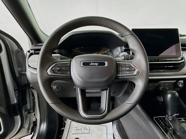 Used 2024 Jeep Compass Latitude image 11