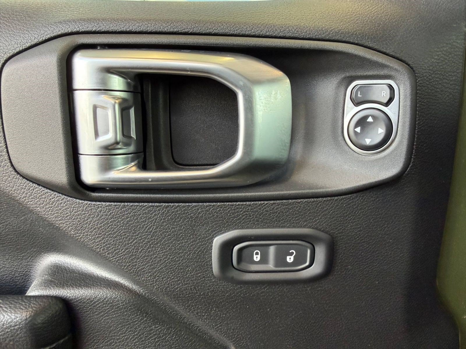 Used 2024 Jeep Wrangler Unlimited Sport AWD/4WD image 14