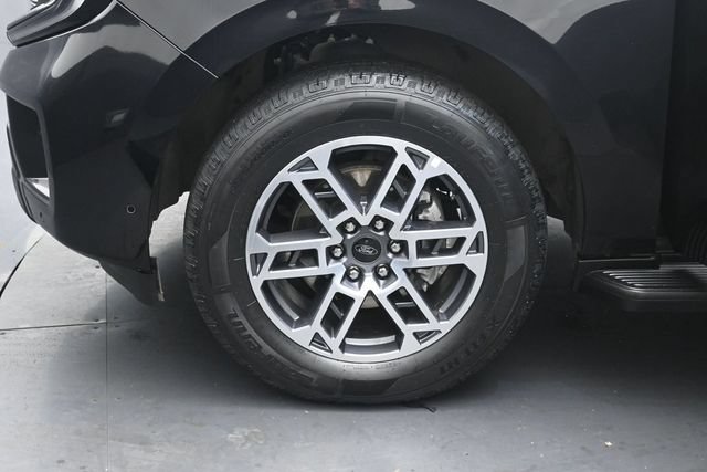 Certified 2025 Ford Expedition Active AWD/4WD image 36