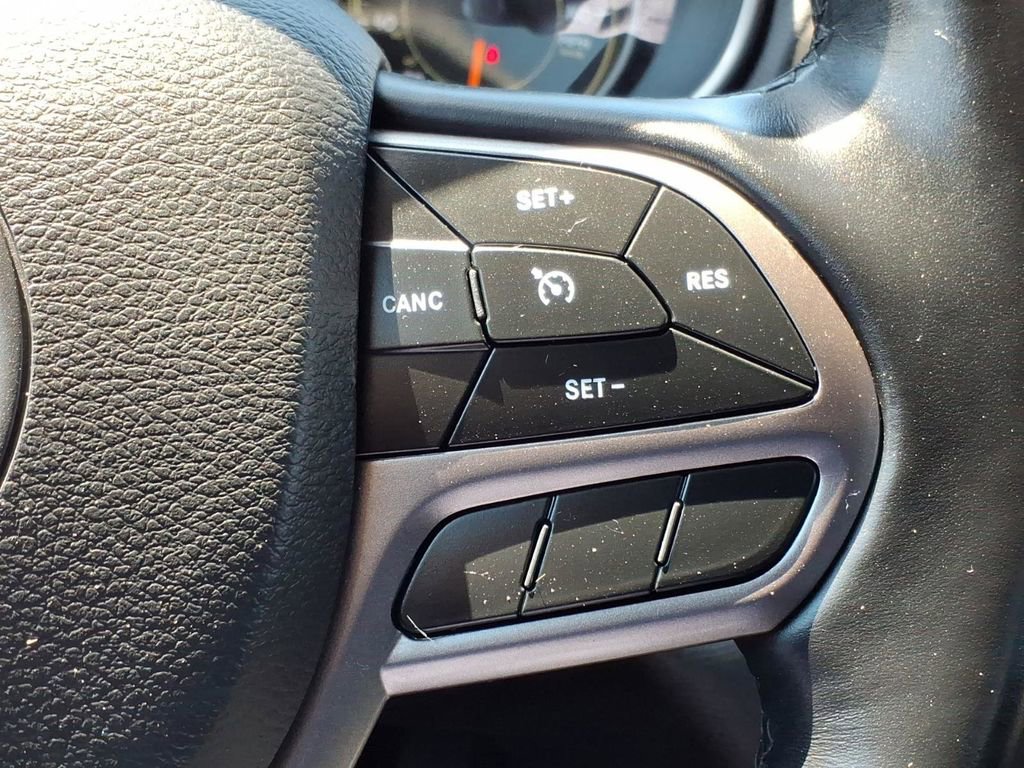 Used 2021 Jeep Cherokee Latitude Lux w/ Comfort/Convenience Group AWD/4WD image 22