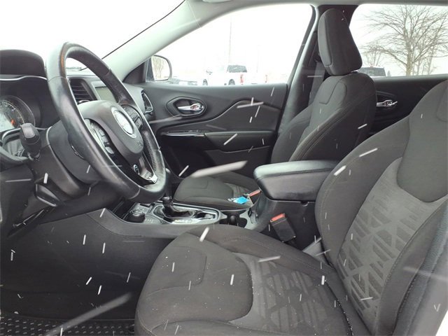 Used 2019 Jeep Cherokee Latitude w/ Cold Weather Group image 13