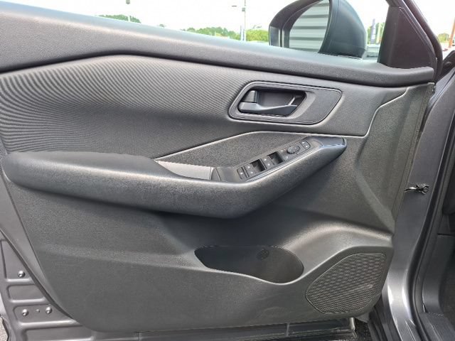 Used 2024 Nissan Rogue S FWD image 11