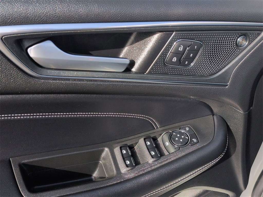 Certified 2023 Ford Edge Titanium w/ Class II Trailer Tow Package image 10