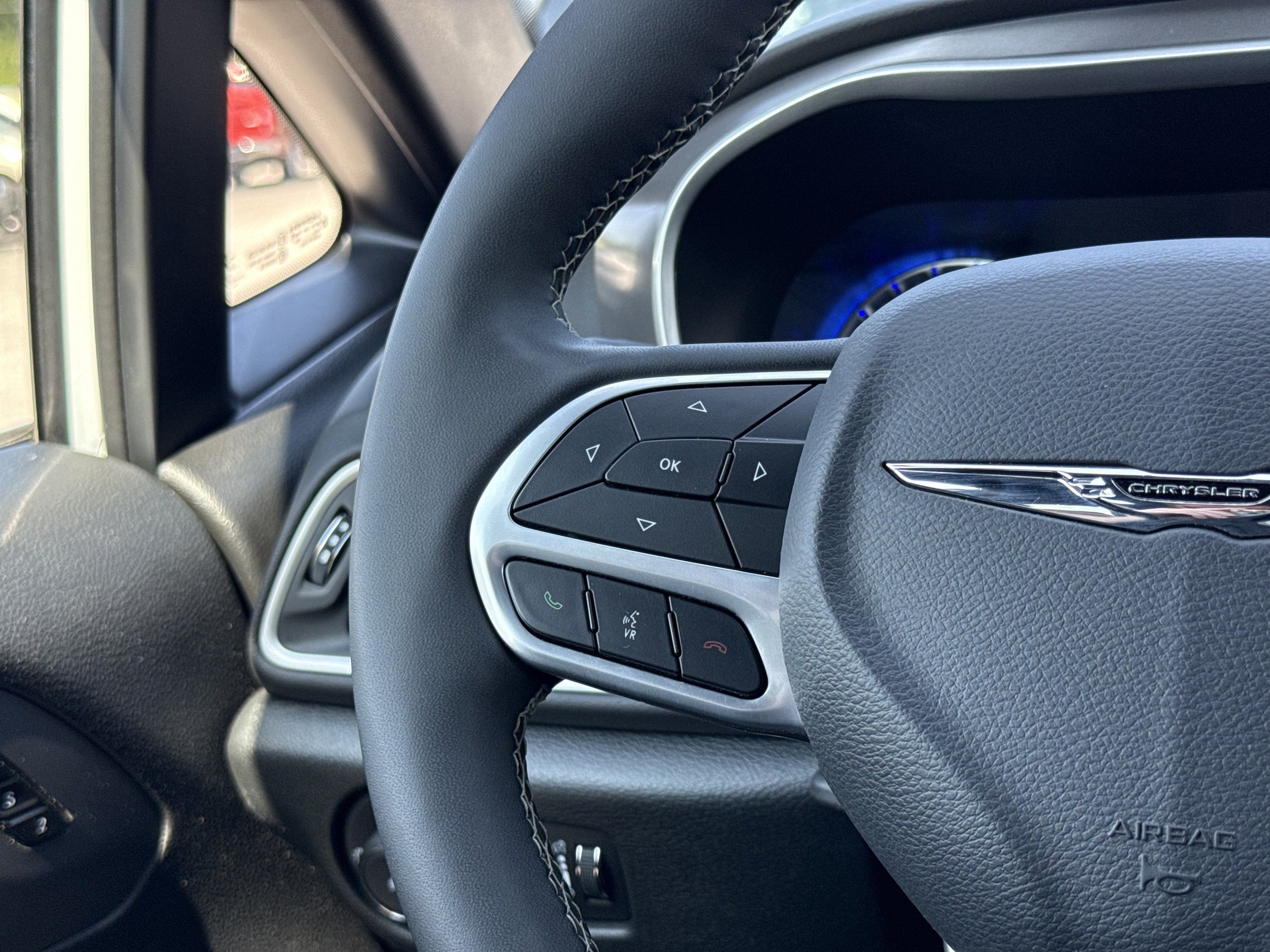 Used 2025 Chrysler Pacifica Select FWD image 15