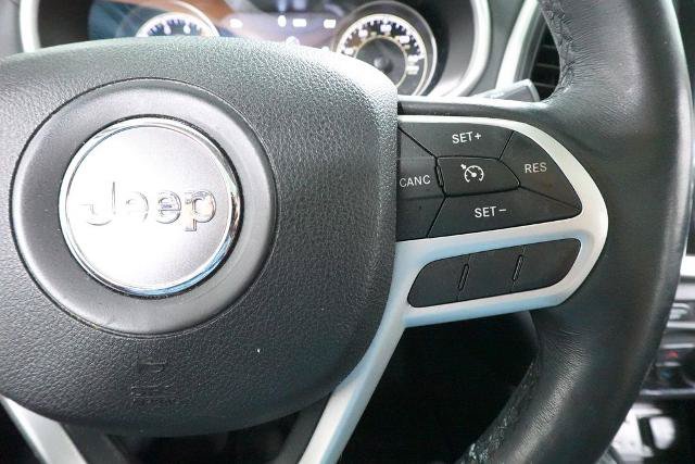 Used 2017 Jeep Cherokee Overland AWD/4WD image 15