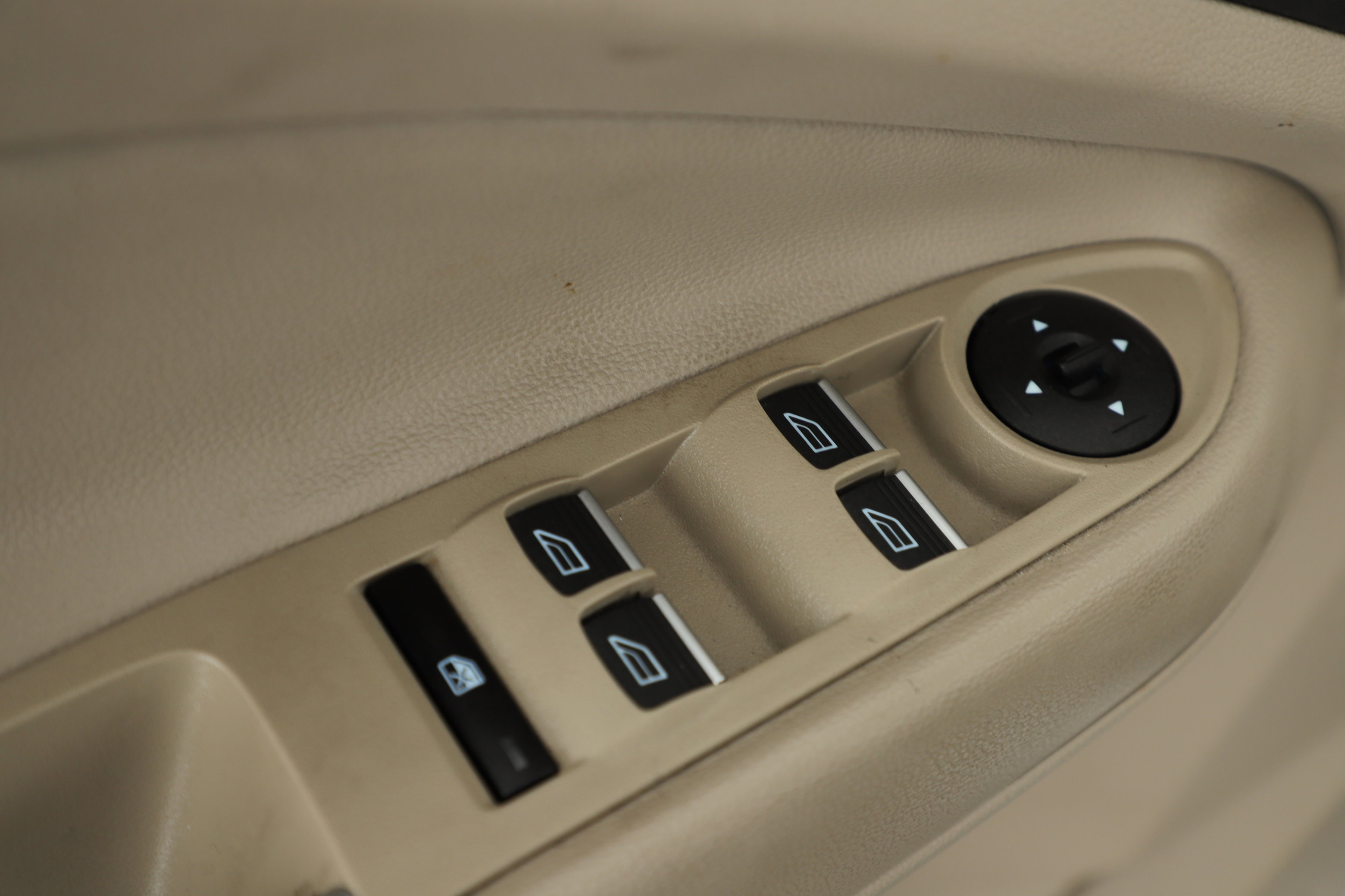 Certified 2017 Ford Escape Titanium w/ Equipment Group 301A image 9