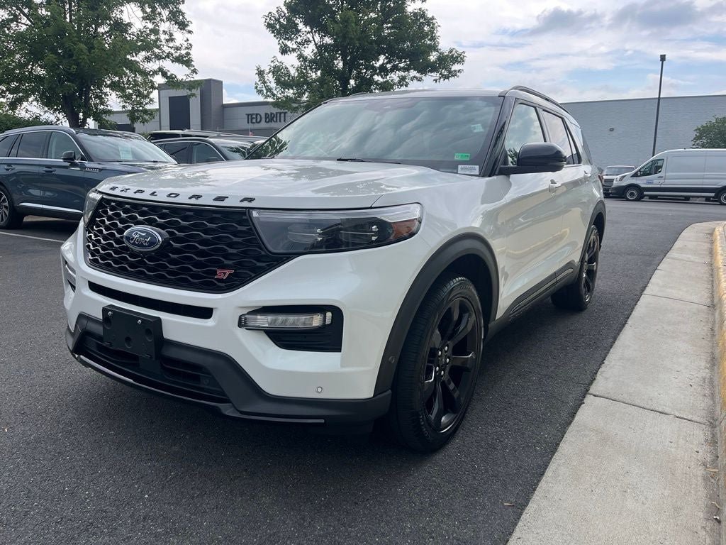 Certified 2022 Ford Explorer ST w/ Equipment Group 401A AWD/4WD image 3