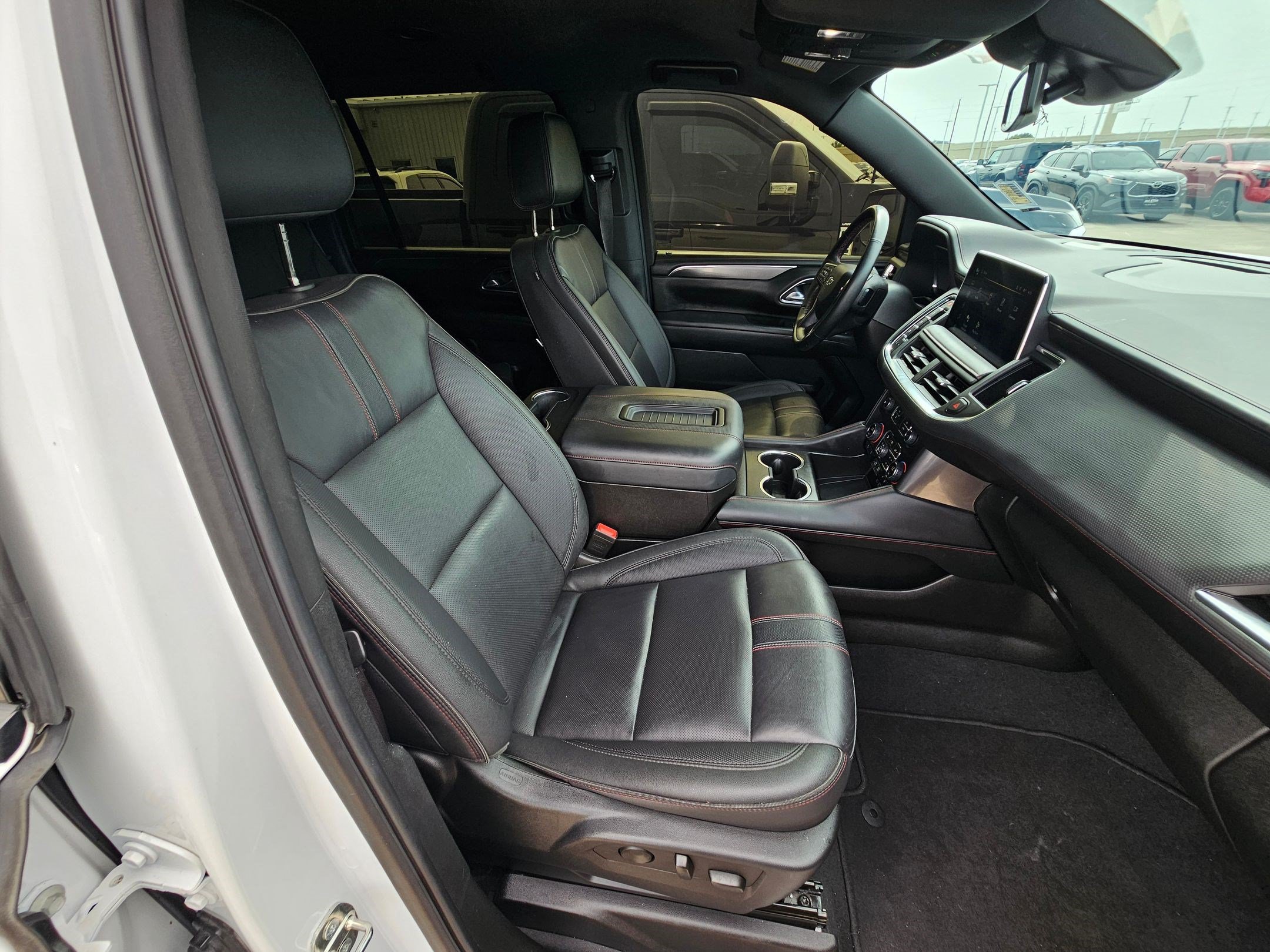 Used 2024 Chevrolet Suburban RST w/ Luxury Package AWD/4WD image 33