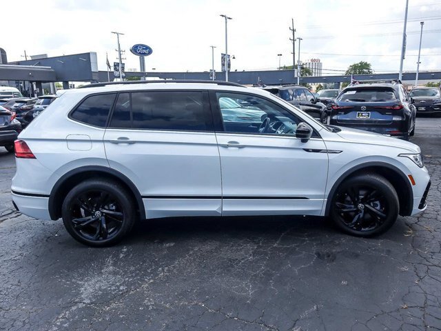 Used 2023 Volkswagen Tiguan SE R-Line AWD/4WD image 11