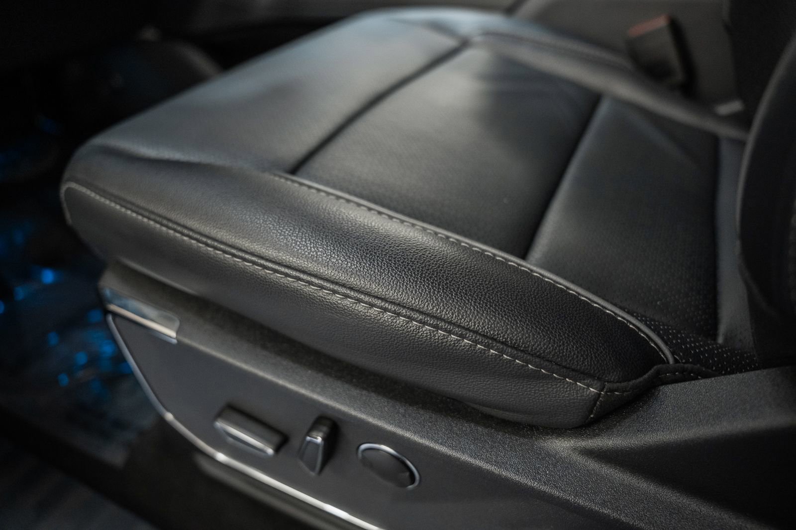 Certified 2024 Ford F150 Lariat w/ Equipment Group 502A High image 42