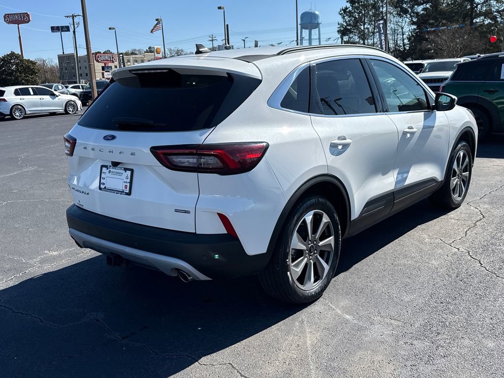 Certified 2025 Ford Escape Platinum w/ Class II Trailer Tow Package image 7