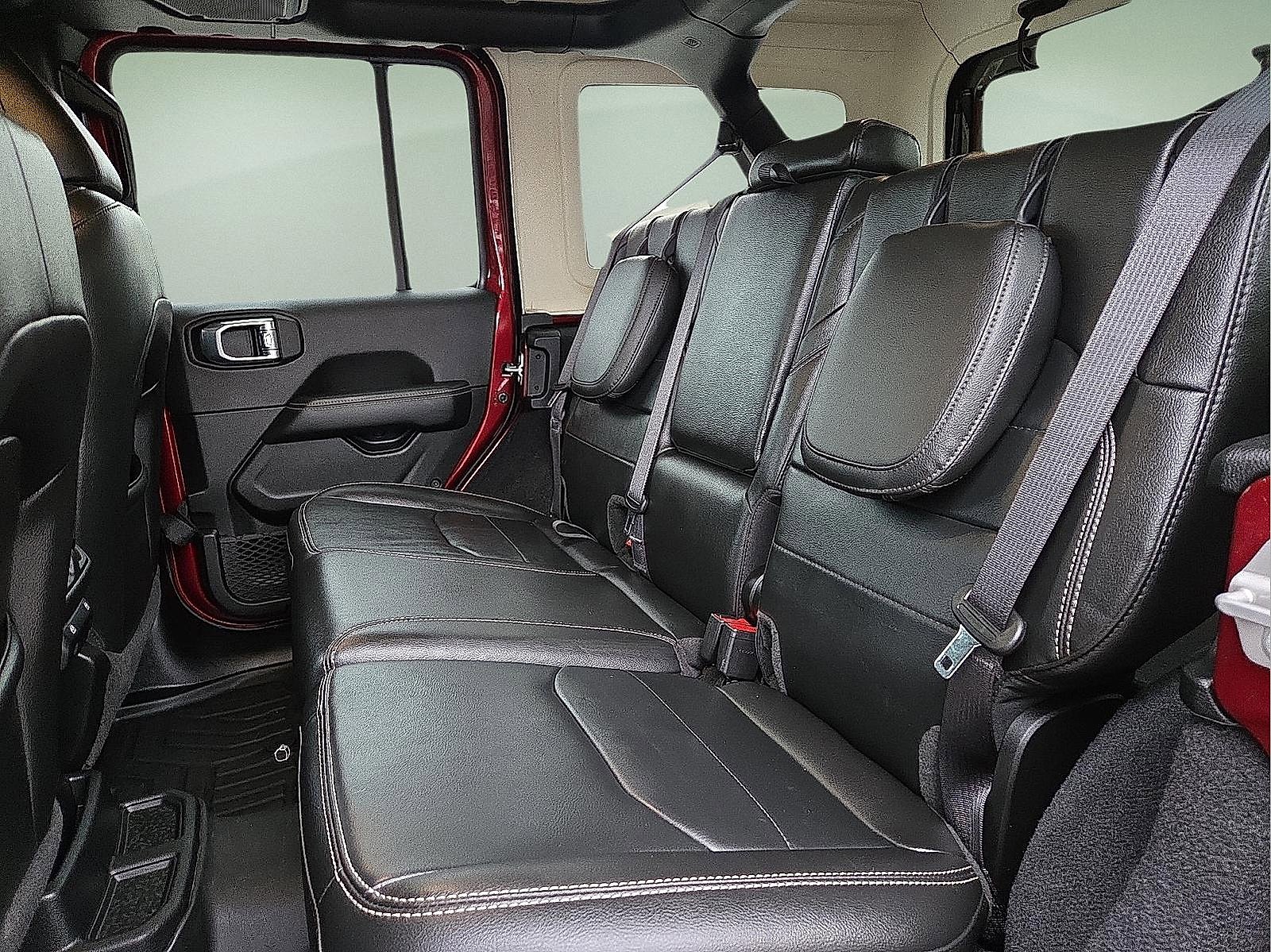 Used 2022 Jeep Wrangler Unlimited Sahara w/ Cold Weather Group image 10