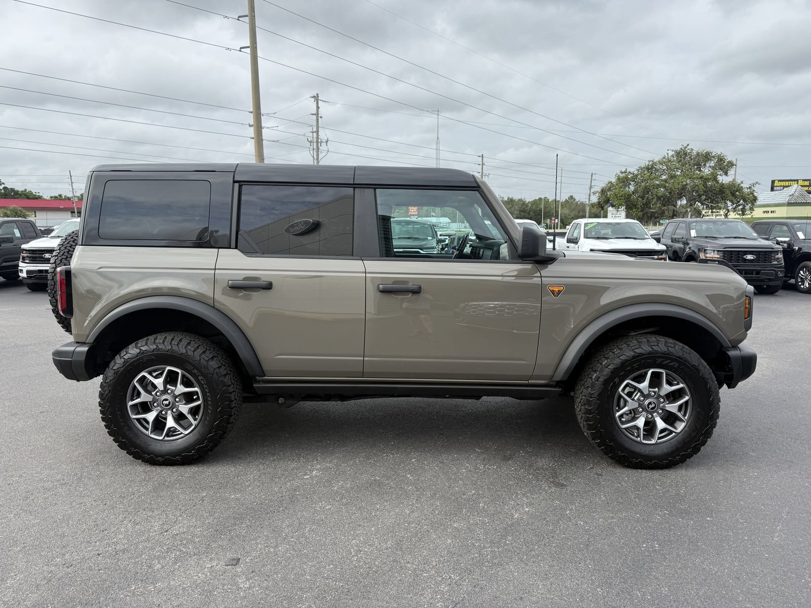 Certified 2025 Ford Bronco Badlands AWD/4WD image 3