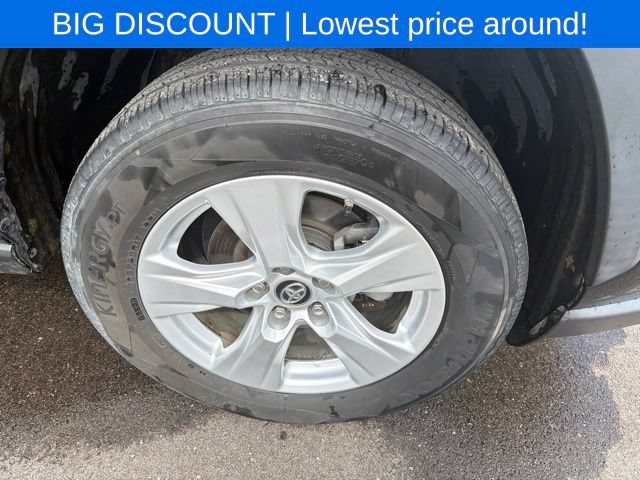 Used 2019 Toyota RAV4 XLE w/ Carpet Mat Package AWD/4WD image 5