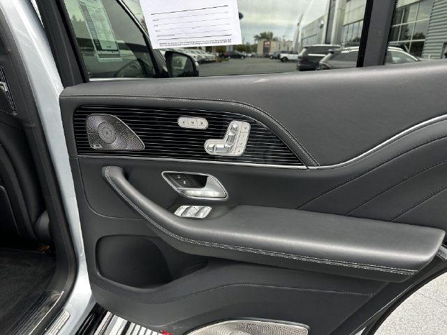 Used 2024 Mercedes-Benz Maybach GLS 600 4MATIC image 47