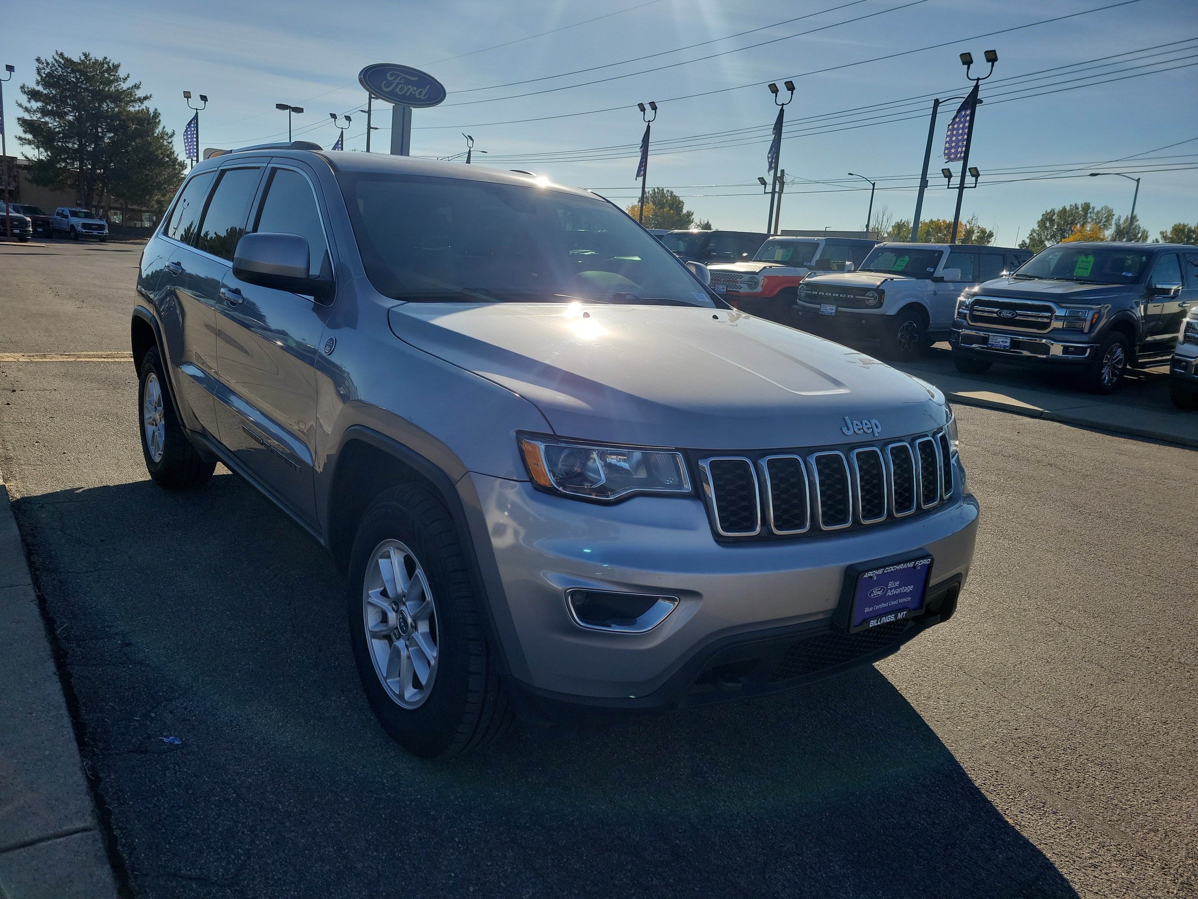 Used 2019 Jeep Grand Cherokee Laredo AWD/4WD image 6