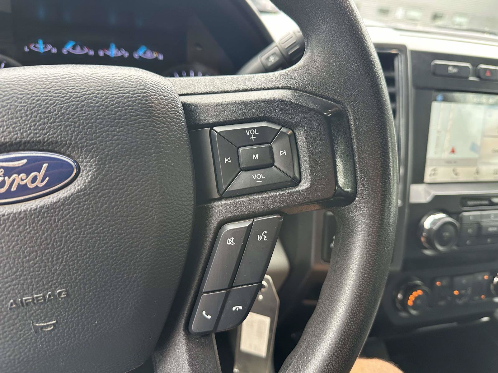 Certified 2019 Ford F250 XLT w/ XLT Premium Package AWD/4WD image 32