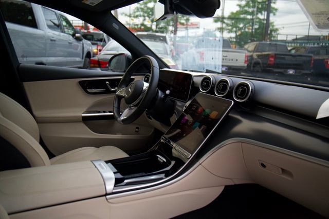 Used 2025 Mercedes-Benz C 300 4MATIC Sedan image 20