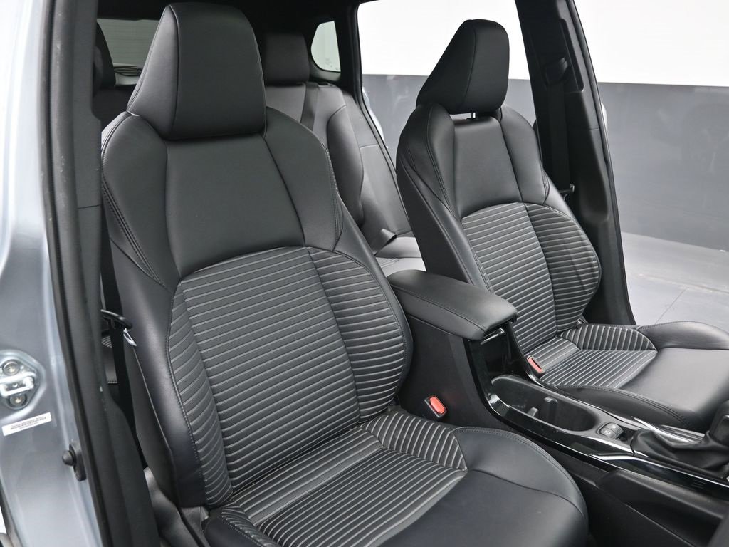 Used 2023 Toyota Corolla Cross XSE w/ Convenience Package image 14