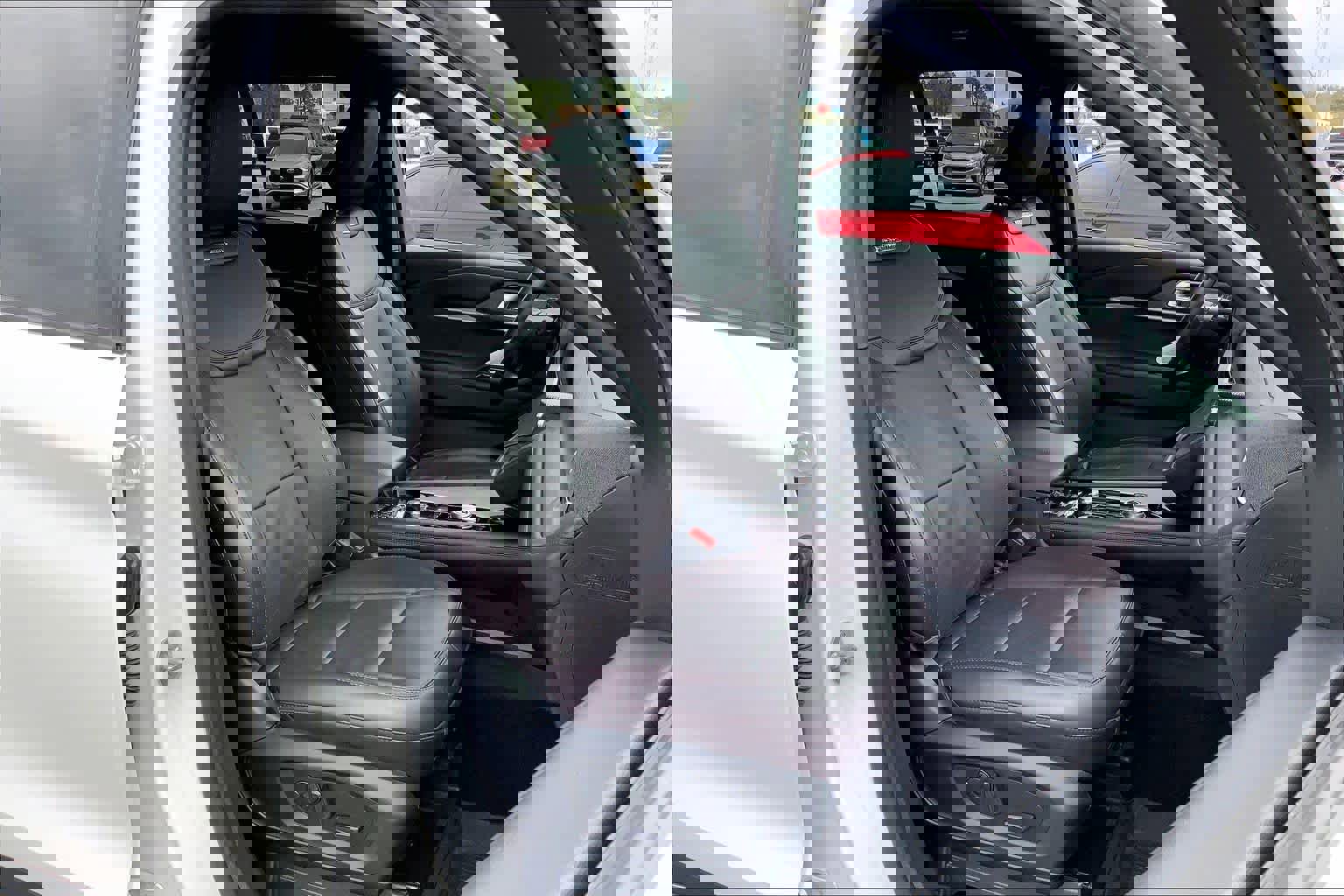 Certified 2025 Ford Explorer Platinum image 8