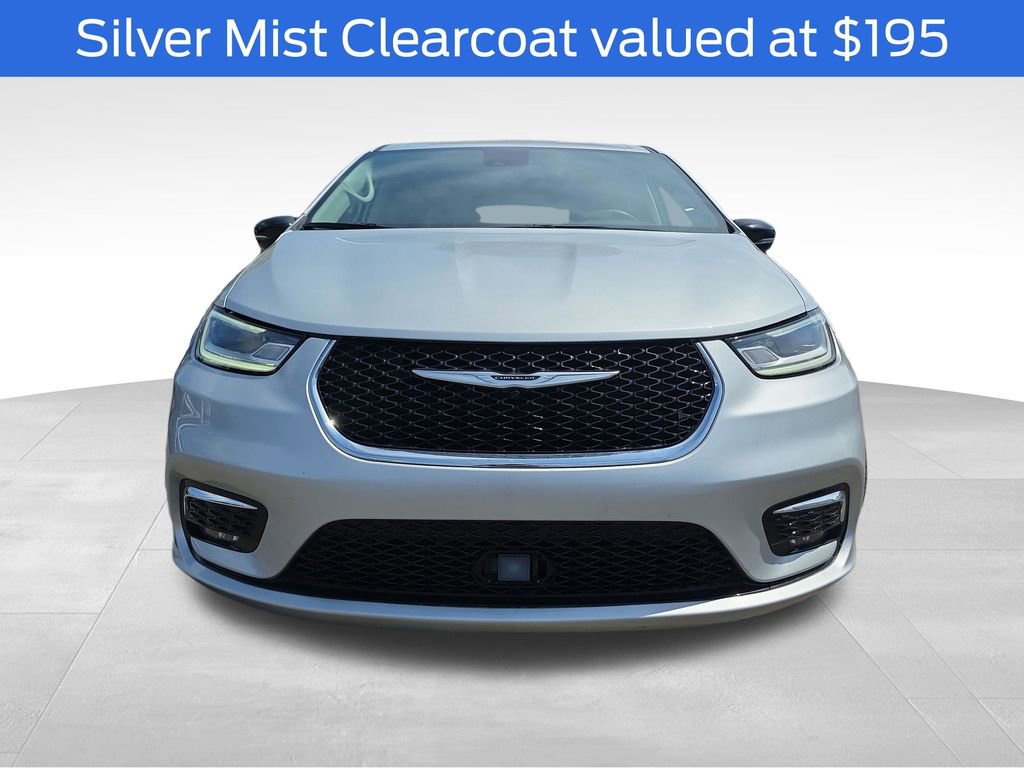 Used 2024 Chrysler Pacifica Limited FWD image 3