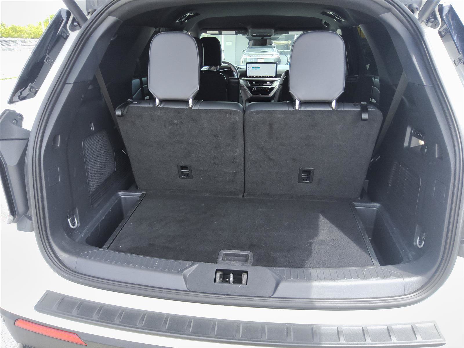 Certified 2025 Ford Explorer ST-Line w/ Premium Package RWD image 23