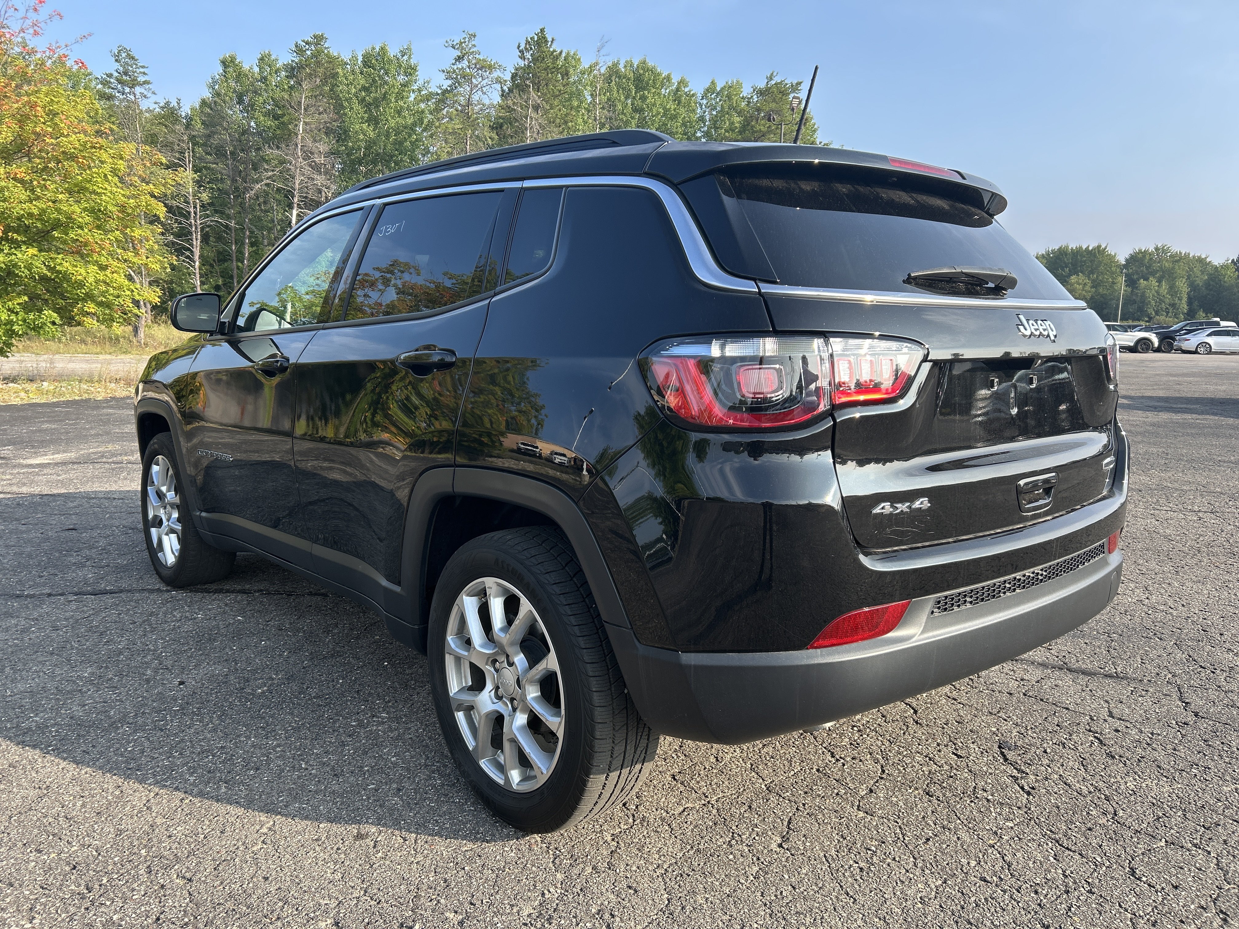Used 2023 Jeep Compass Latitude AWD/4WD image 6