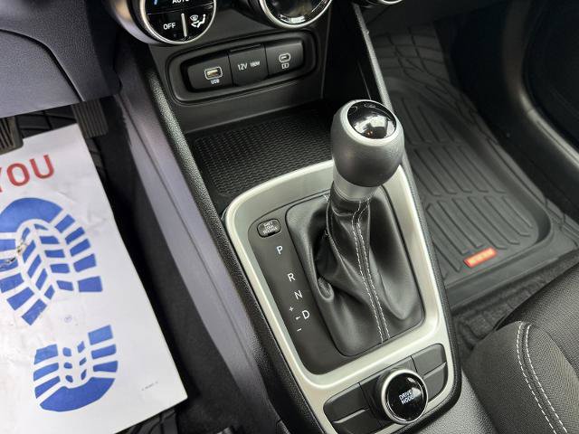 Used 2024 Hyundai Venue SEL FWD image 25