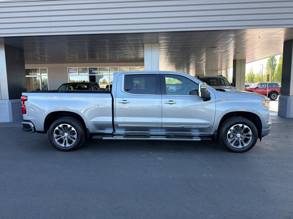 Used 2025 Chevrolet Silverado 1500 High Country w/ Technology Package AWD/4WD image 8