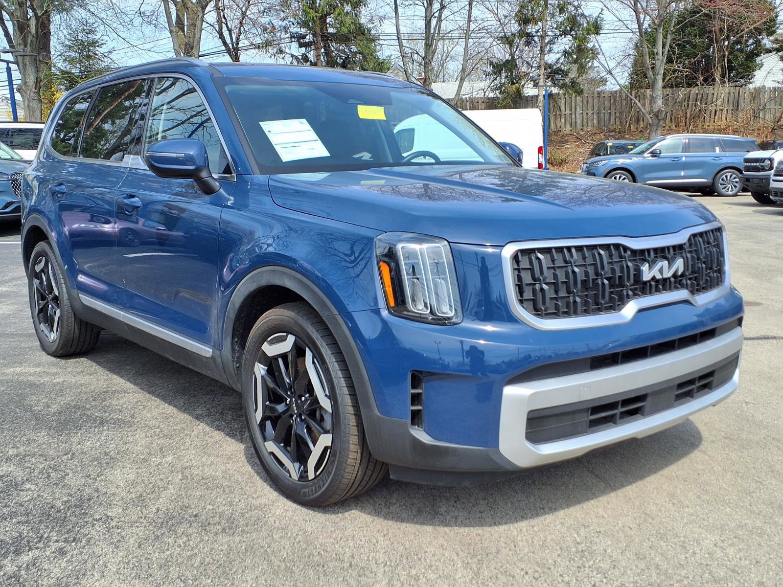 Used 2024 Kia Telluride EX image 7