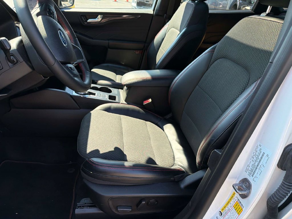 Certified 2023 Ford Escape ST-Line w/ Tech Pack #1 FWD image 33