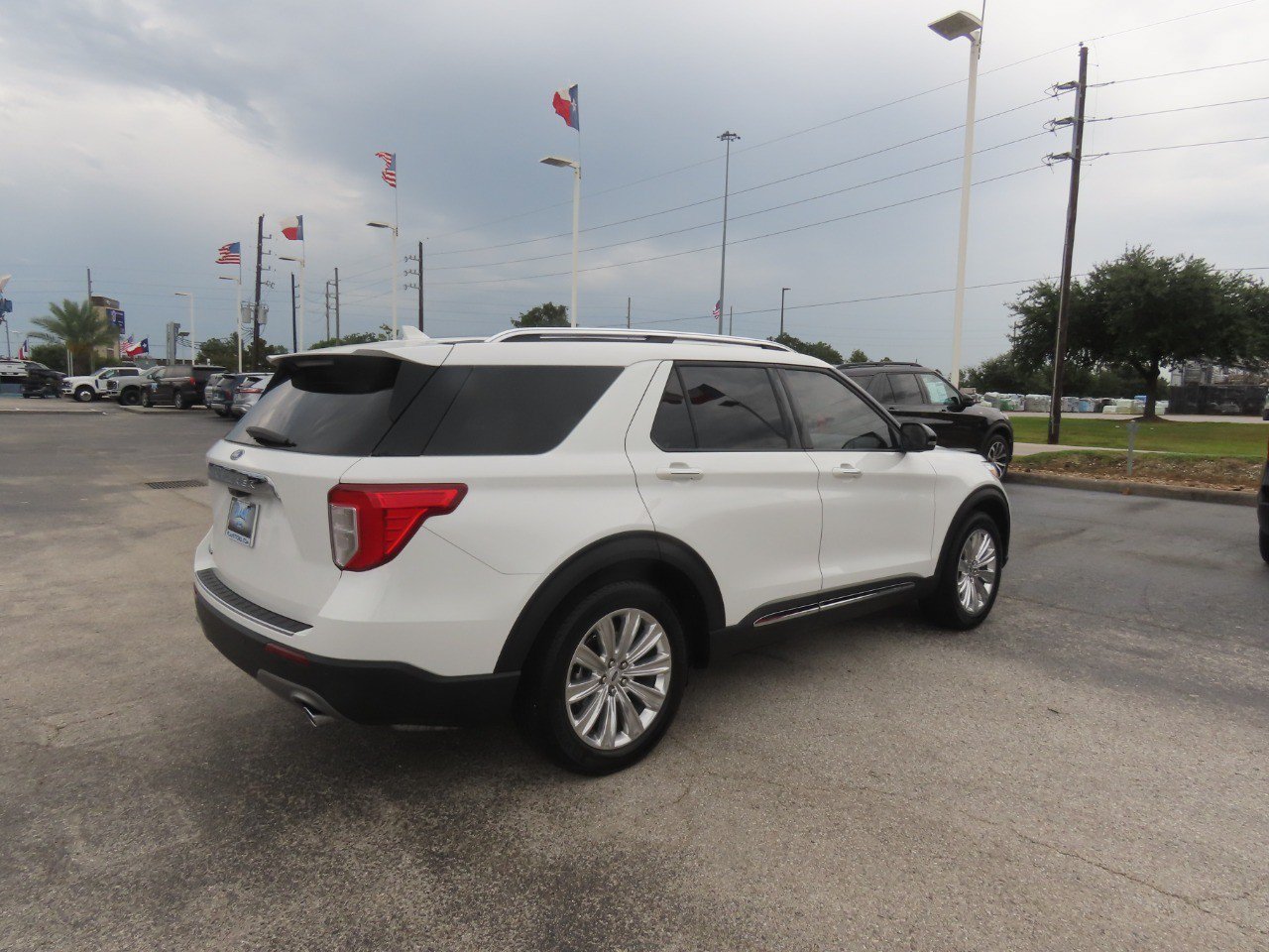 Certified 2024 Ford Explorer Limited w/ Limited Technology Package RWD image 11