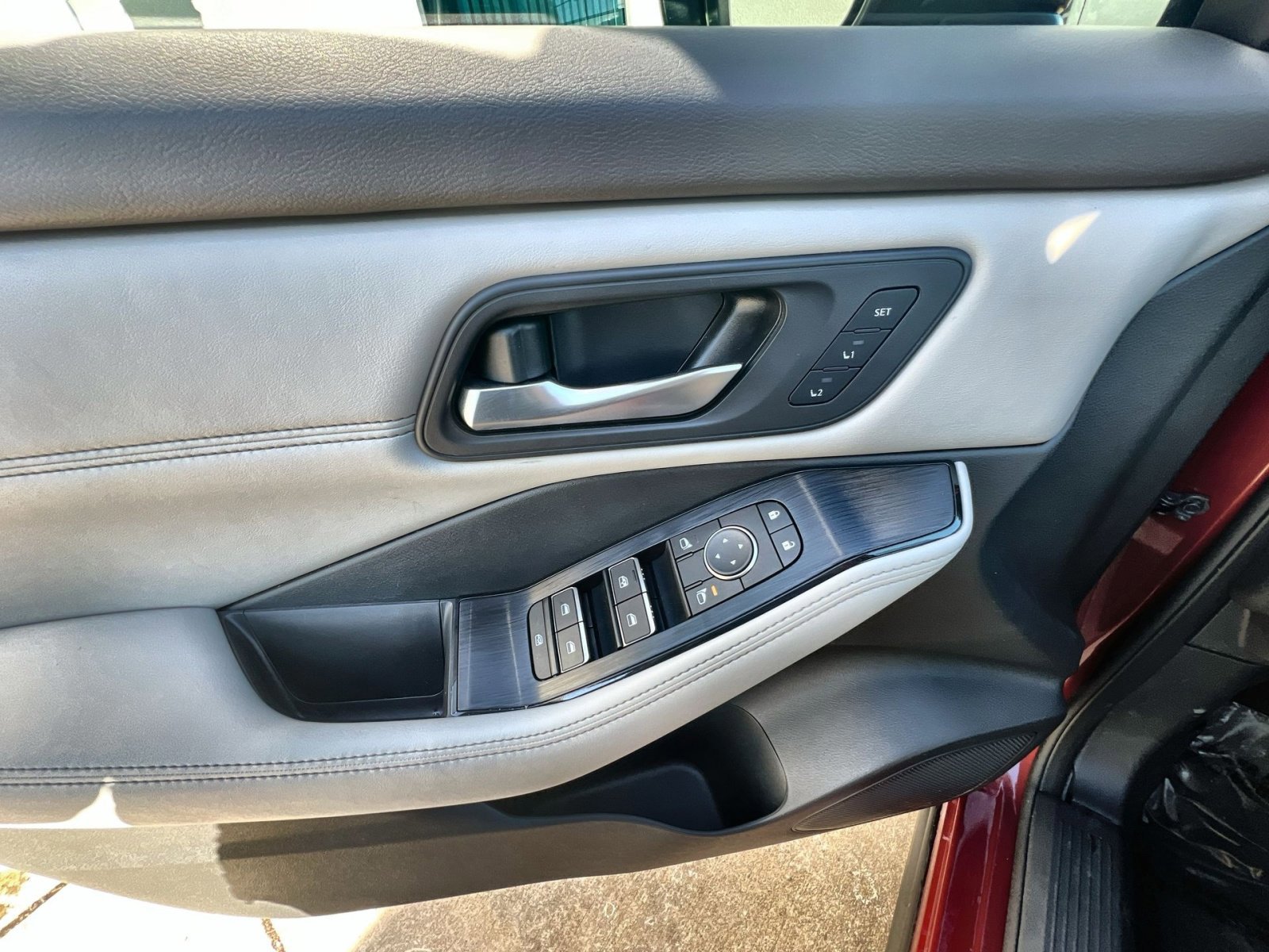 Used 2023 Nissan Rogue SL w/ SL Premium Package image 15