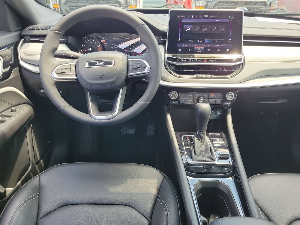 Used 2025 Jeep Compass Limited AWD/4WD image 12