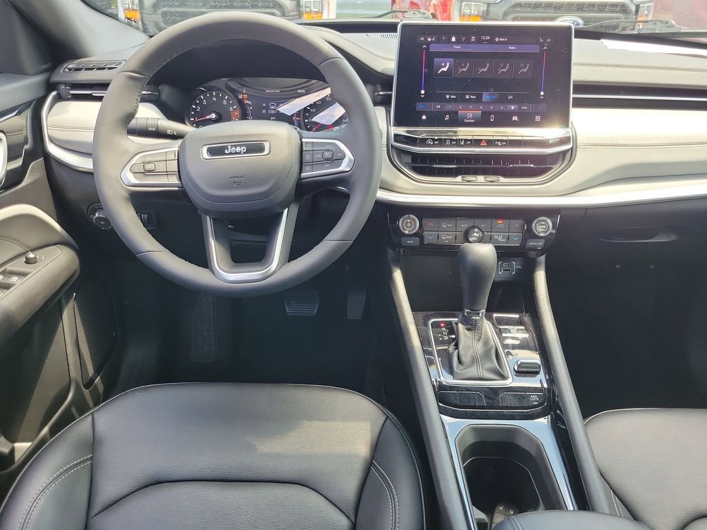 Used 2025 Jeep Compass Limited AWD/4WD image 12