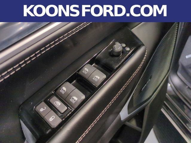 Used 2022 Jeep Wagoneer Series III w/ Rear Seat Video Group 1 AWD/4WD image 11