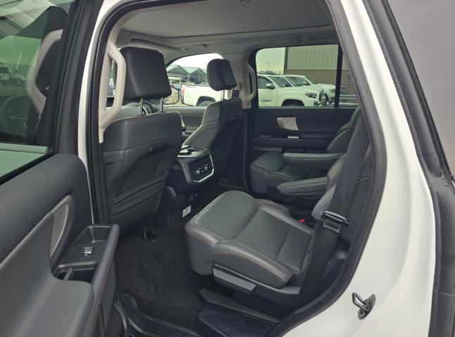 Certified 2025 Ford Expedition Active image 11