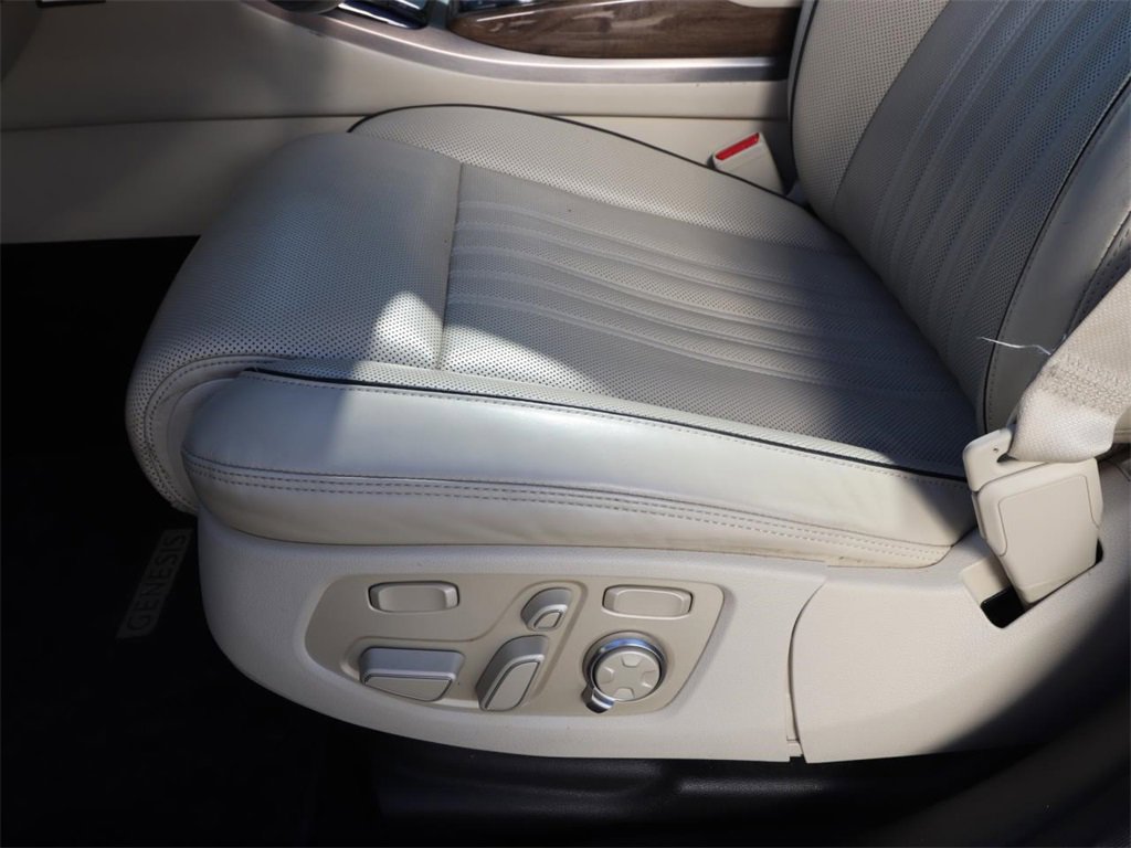 Used 2019 Genesis G90 5.0 Ultimate image 16