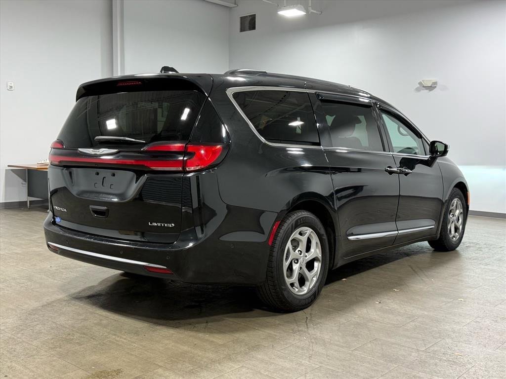 Used 2022 Chrysler Pacifica Limited image 4