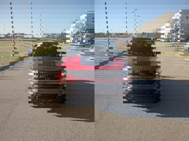 Used 2023 Jeep Compass Trailhawk image 8