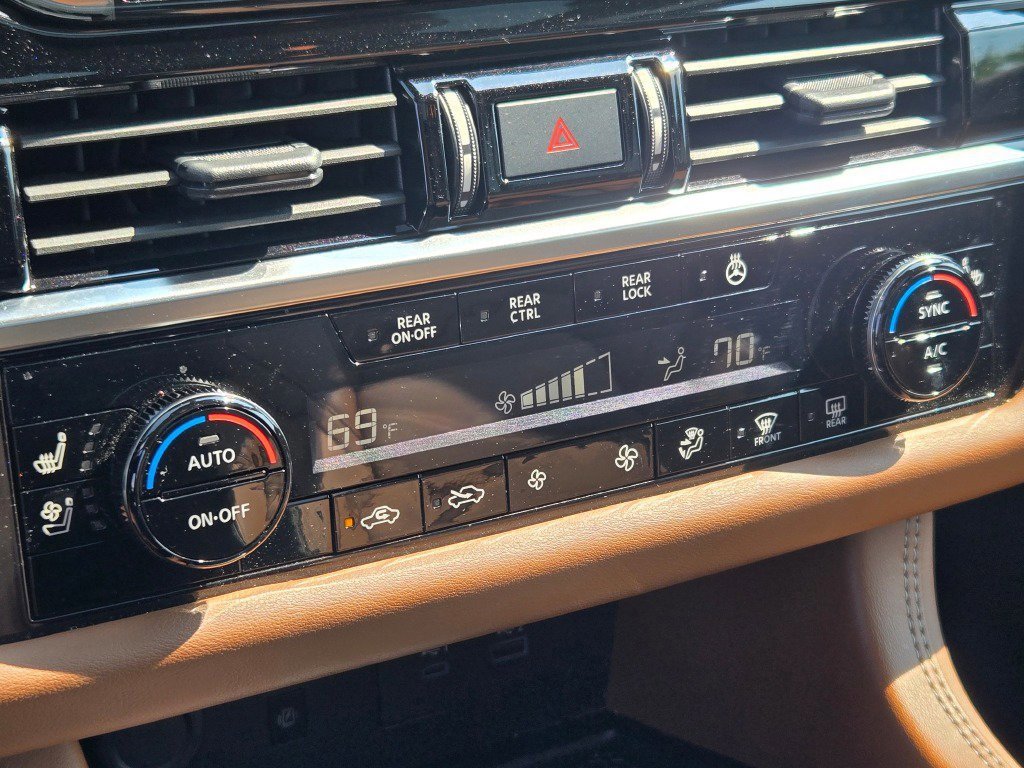 Used 2024 Nissan Pathfinder Platinum image 28