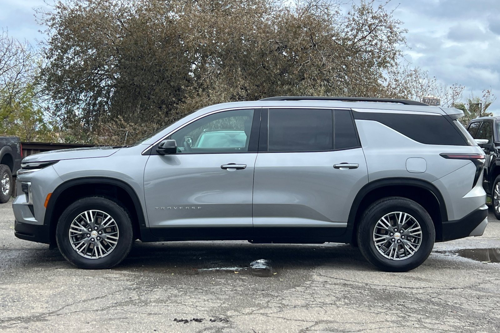 Used 2024 Chevrolet Traverse LT image 7