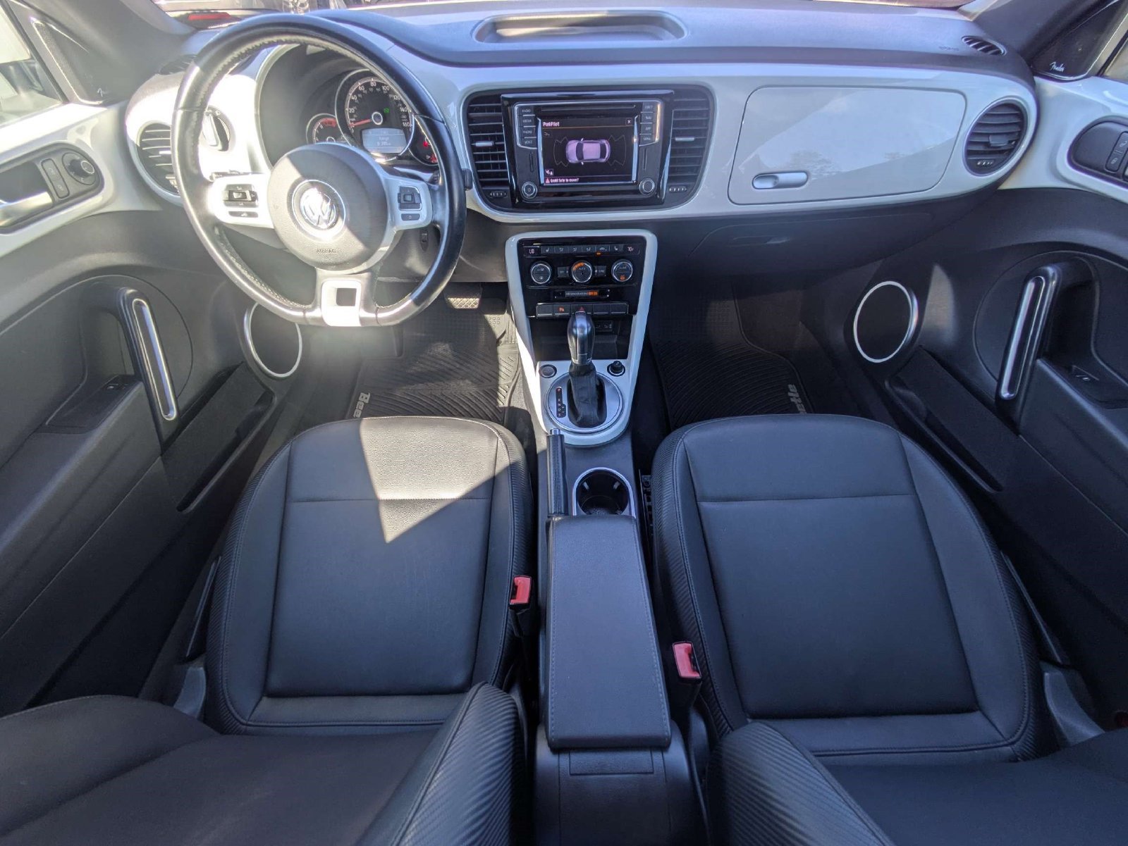 Used 2019 Volkswagen Beetle 2.0T SE w/ SE Premium Package FWD image 16
