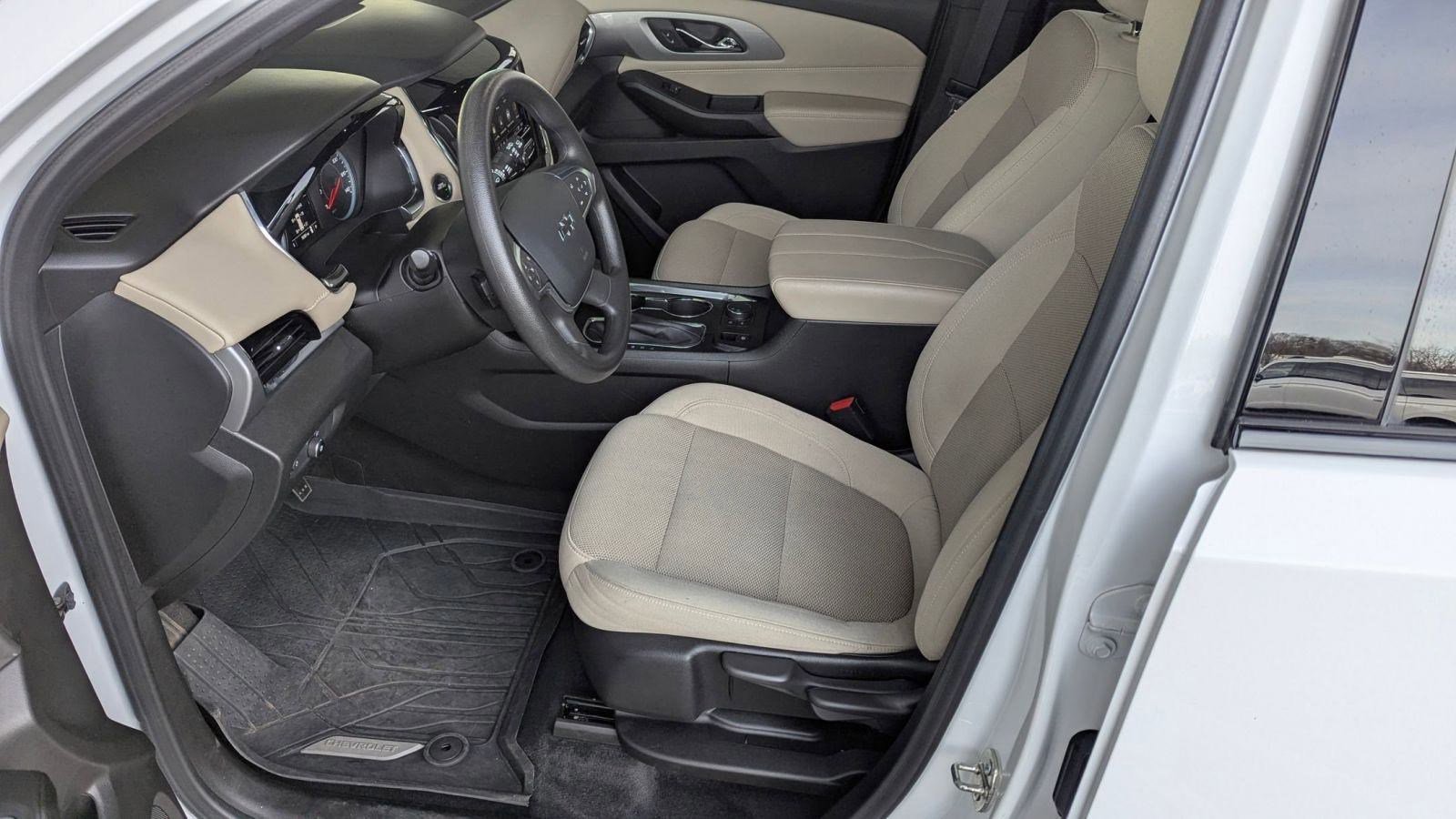 Used 2023 Chevrolet Traverse LS w/ Midnight/Sport Edition image 23