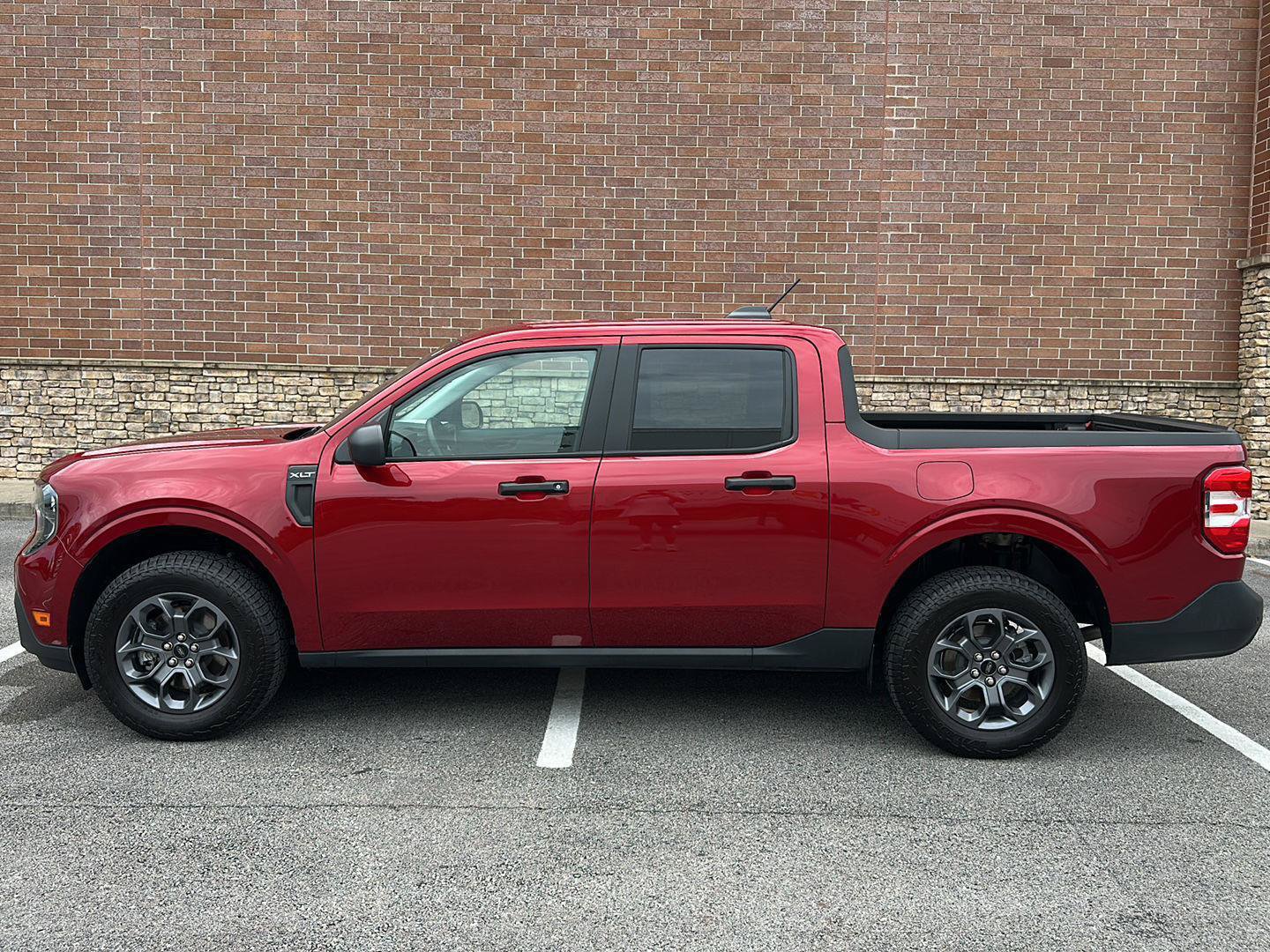 Certified 2025 Ford Maverick XLT w/ Equipment Group 301A AWD/4WD image 2