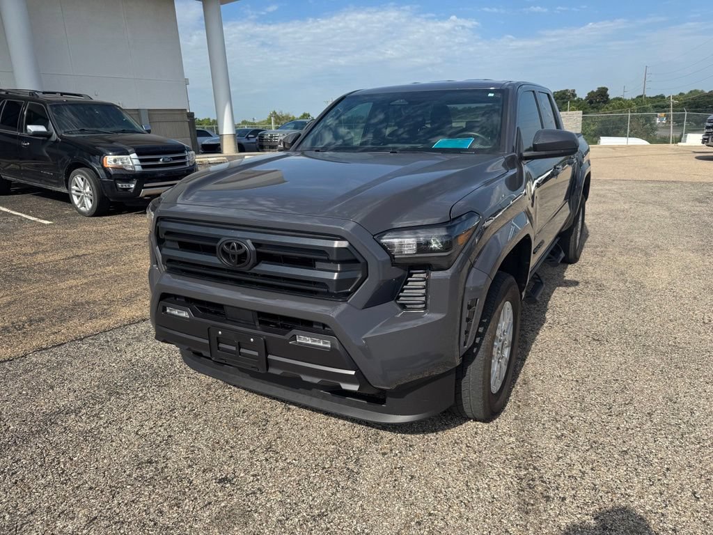 Used 2025 Toyota Tacoma SR5 AWD/4WD image 3