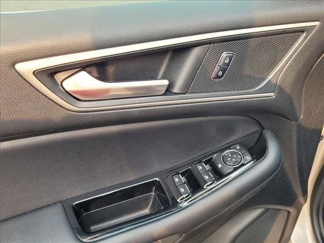 Certified 2018 Ford Edge SEL w/ Equipment Group 201A AWD/4WD image 12
