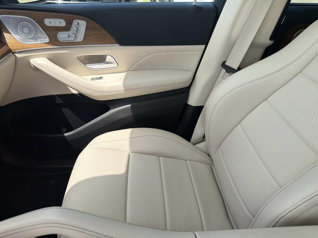 Used 2022 Mercedes-Benz GLS 450 4MATIC image 18